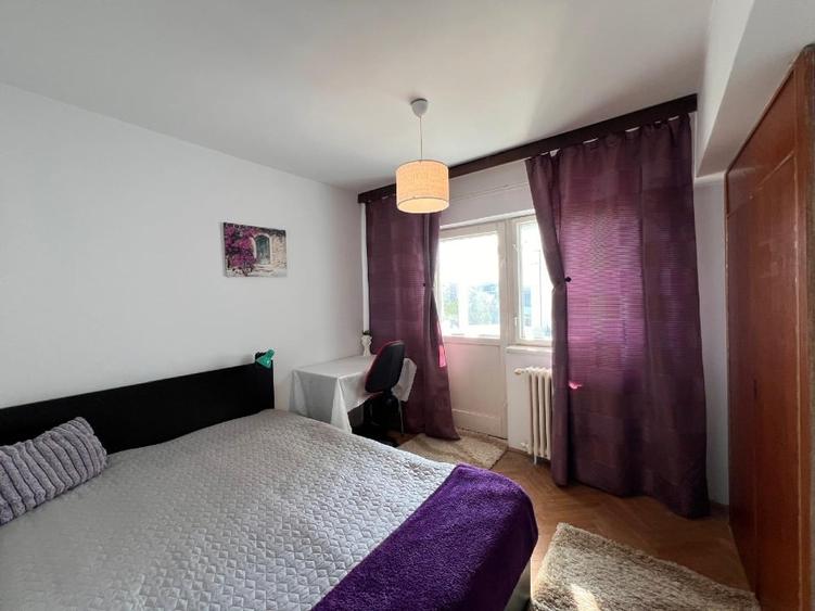 Apartament cu 4 camere decomandat, mobilat în Podul de Fier