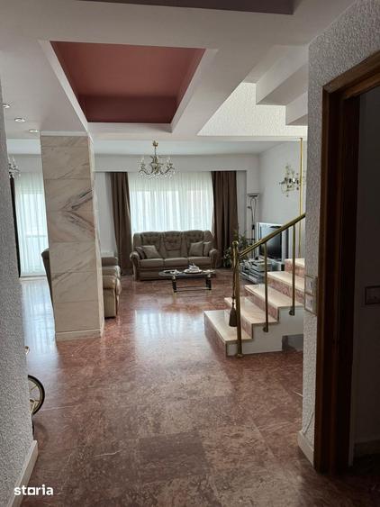 Casă cu 5 camere cu Teren 89 Mp în Străulești