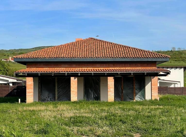 Casă individuală cu 5 camere cu Canalizare în Ciugud
