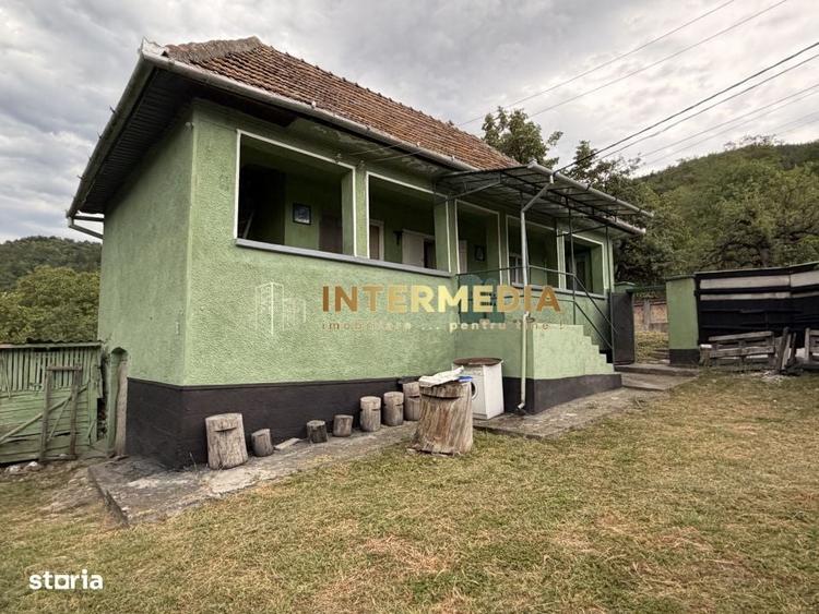 Casă cu 3 camere în Cricău