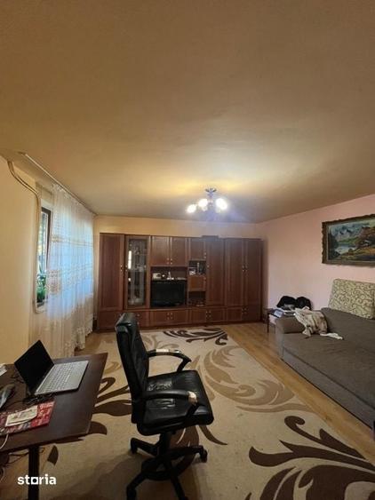 Casă cu 10 camere cu Teren 181 Mp în Rovine