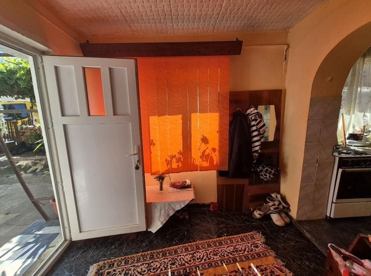 Casă individuală cu 2 camere cu Canalizare în Central