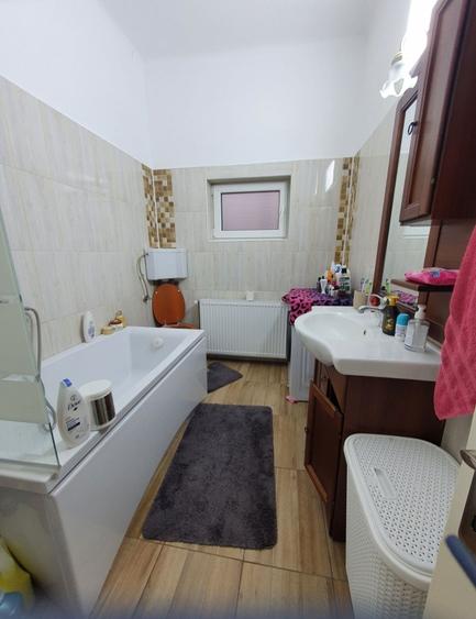 Casă cu 3 camere cu Teren 300 Mp în Central