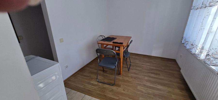 Apartament cu 3 camere nedecomandat, mobilat în Central