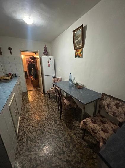 Apartament cu 3 camere decomandat în CET