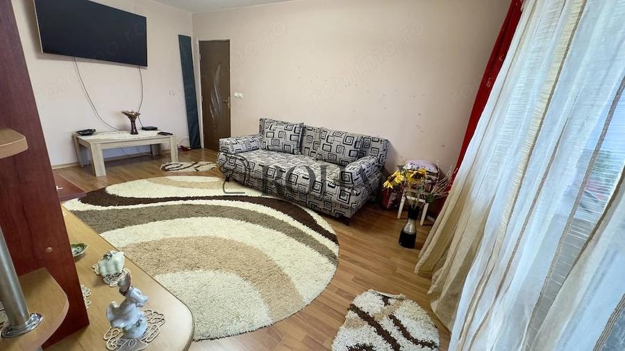Apartament cu 3 camere decomandat în Cetate