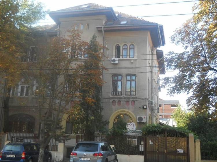 Apartament cu 3 camere semidecomandat, mobilat în Cotroceni