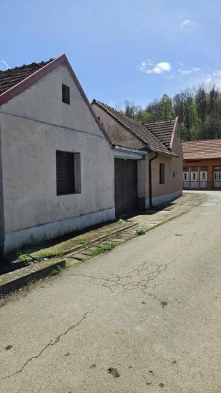 Casă cu 2 camere cu Teren 180 Mp în Feneș