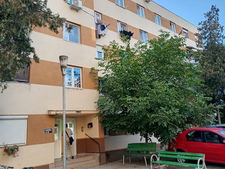 Garsonieră decomandată în Romanilor
