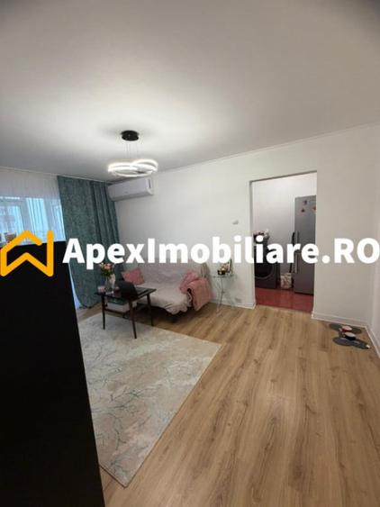 Apartament cu 3 camere semidecomandat în Berceni