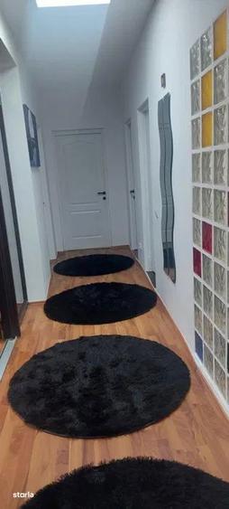 Apartament cu 3 camere decomandat, mobilat în Bună Ziua