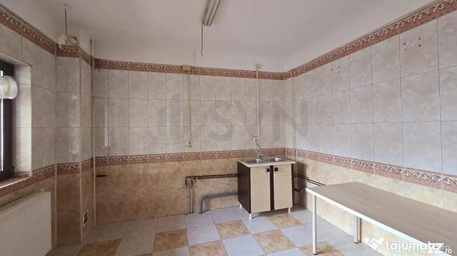 Casă cu 7 camere cu Teren 300 Mp în Rahova