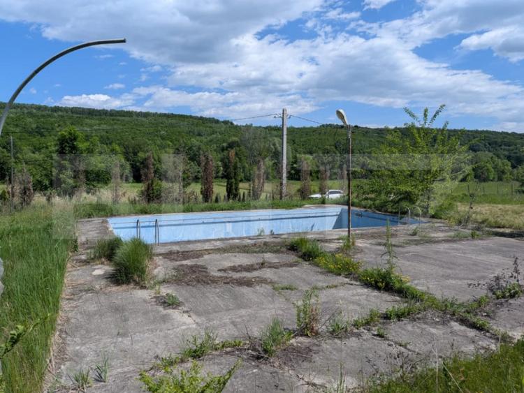 Teren de 957 mp, în Valea