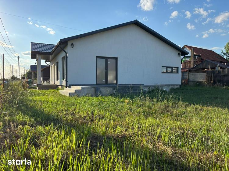 Casă cu 3 camere cu Teren 445 Mp în Zimandu Nou