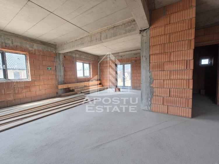 Casă individuală cu 4 camere cu Canalizare în Beregsău Mare