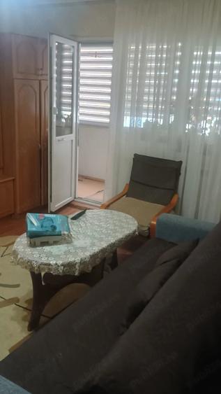 Apartament cu 2 camere semidecomandat în Craiovița Nouă