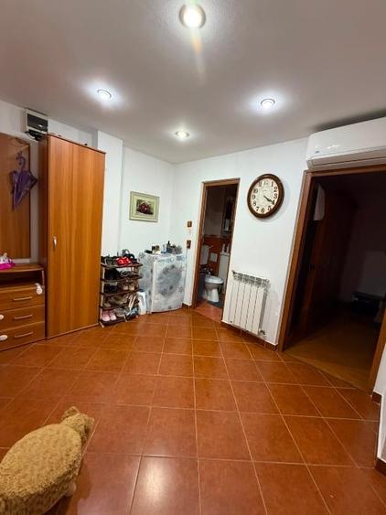 Ap.2 cam.central,et.1,centrala proprie,aer condiționat,,parcare gratuită. - 1