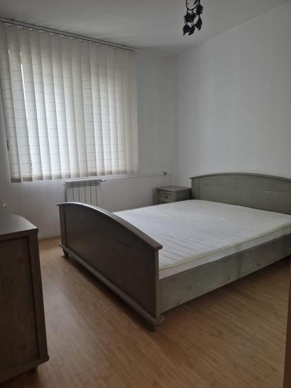 Apartament cu 3 camere decomandat în Ștefan cel Mare