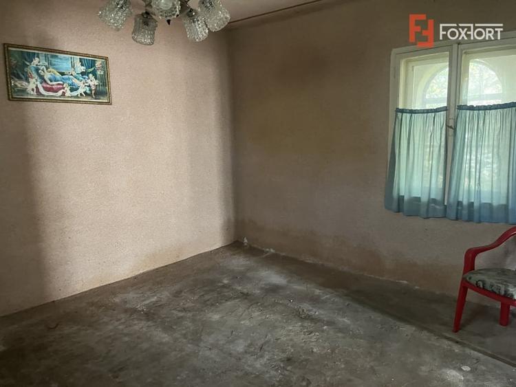 Casă individuală cu 8 camere cu Canalizare în Păru