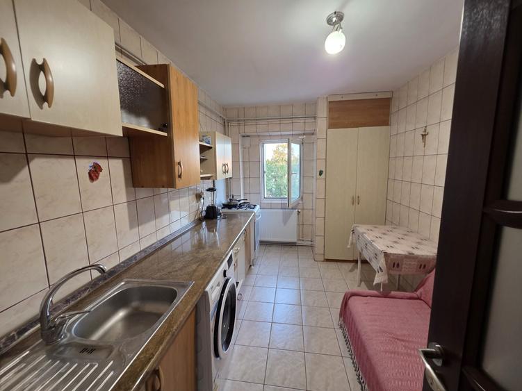 Apartament cu 2 camere decomandat în Sârbi