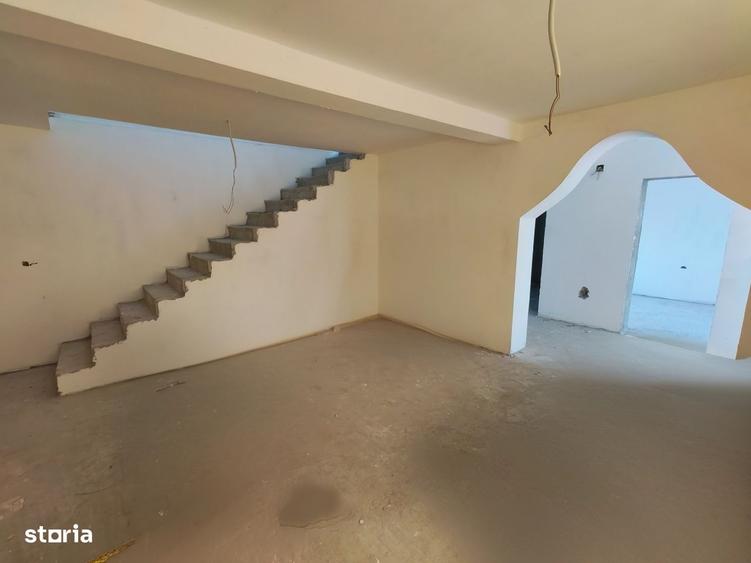 Casă cu 4 camere cu Teren 400 Mp în Central