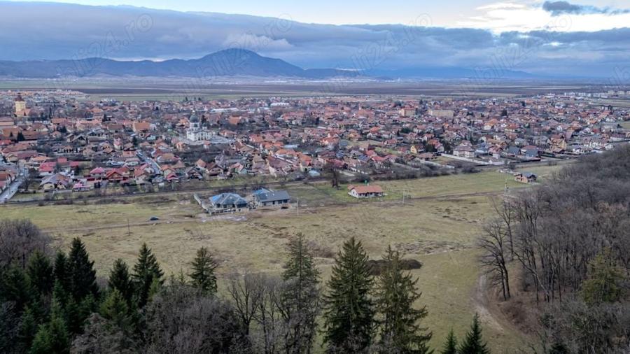 Teren de 3340 mp, în Cristian