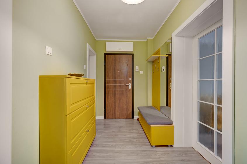 Apartament cu 3 camere decomandat, mobilat în P-ța Alba Iulia