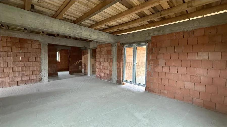 Casă cu Teren 800 Mp în Mocira