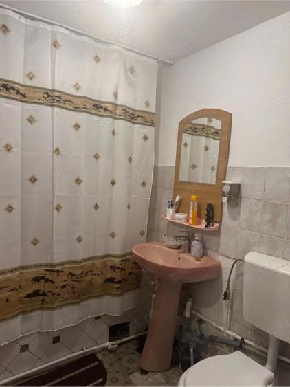 Apartament cu 2 camere decomandat în Broșteni