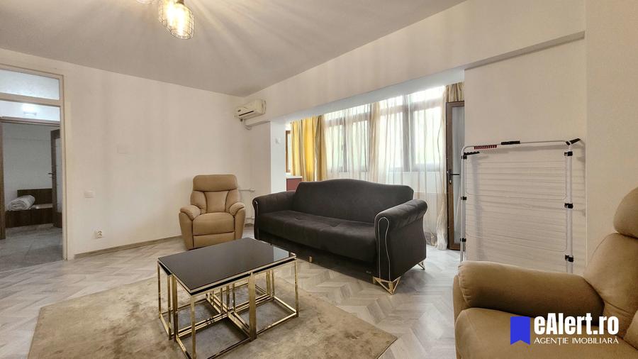 Apartament cu 3 camere semidecomandat în Străulești