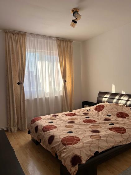 Apartament cu 3 camere decomandat în Nicolina