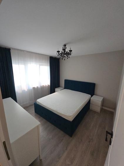 Apartament cu 3 camere decomandat în Exterior Vest