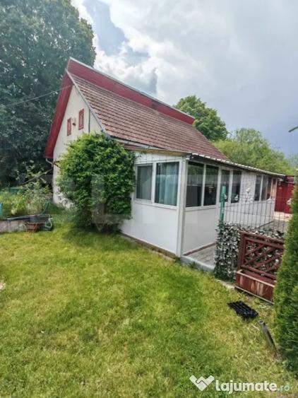Casă cu 2 camere cu Teren 150 Mp în Zărnești