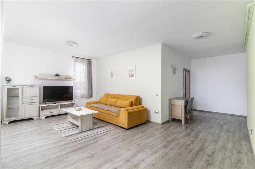 Apartament cu 2 camere semidecomandat, mobilat în Borhanci
