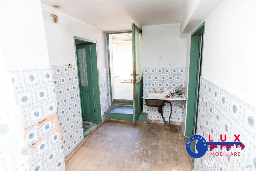 Casă cu 7 camere cu Teren 425 Mp în Păcii