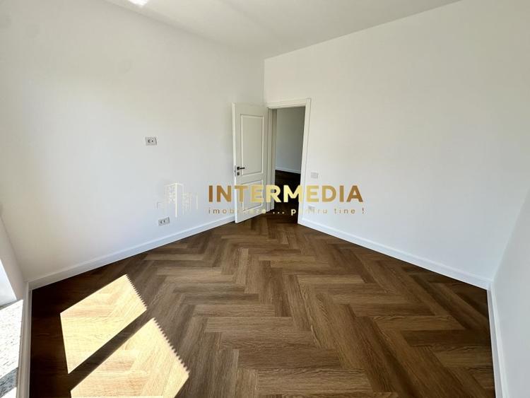Casă individuală cu 4 camere cu Canalizare în Cetate