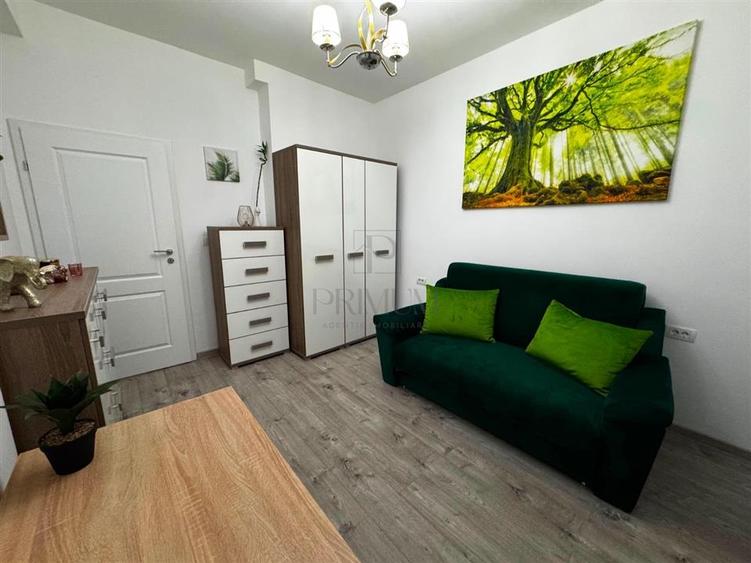 Apartament cu 3 camere semidecomandat în Soarelui