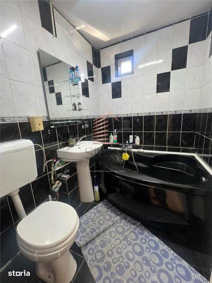 Apartament cu 3 camere decomandat în Cantemir