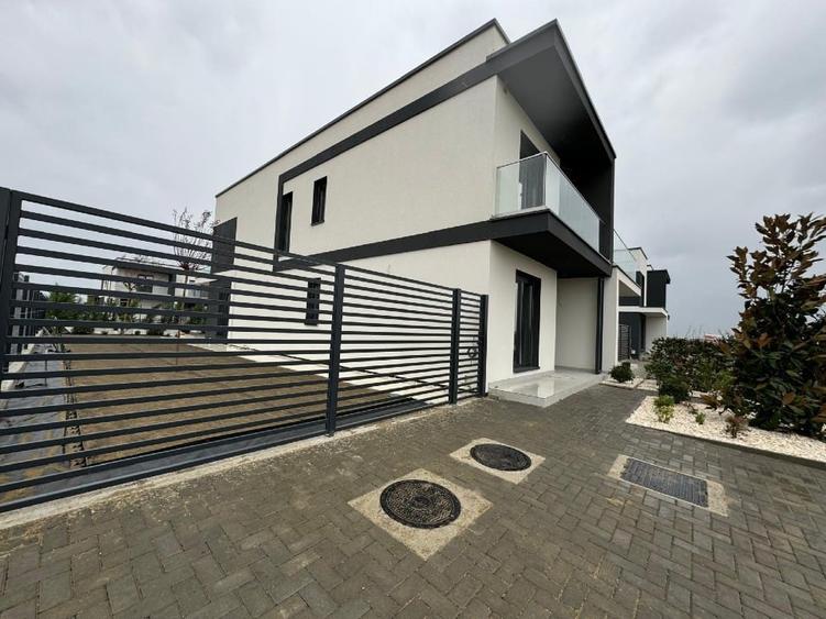 Duplex cu 4 camere cu Garaj în Covaci