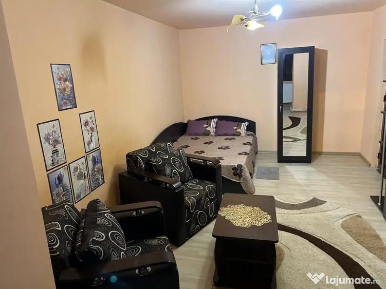 Garsonieră decomandată în Central