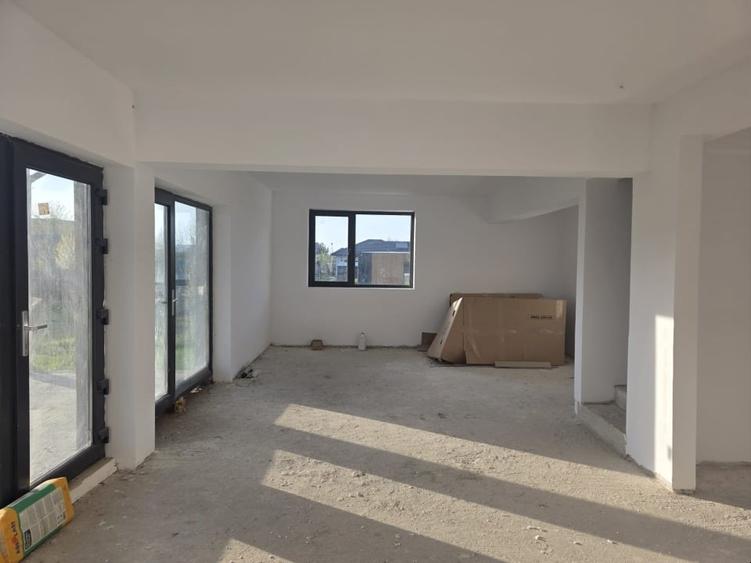 Casă individuală cu 5 camere cu Teren 500 Mp în Snagov