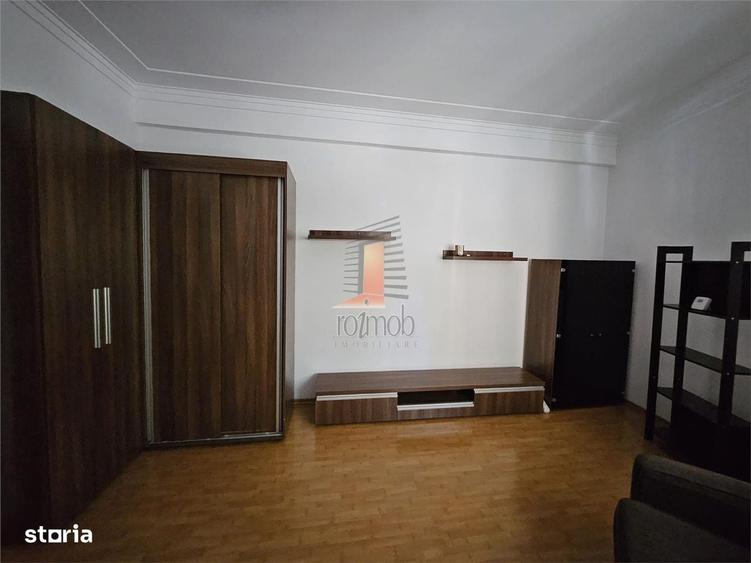 Apartament cu 2 camere decomandat în Polonă