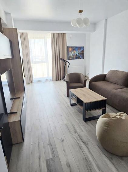Apartament cu 3 camere decomandat, mobilat în Energia