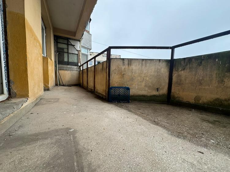 Apartament cu 3 camere decomandat în Călărași