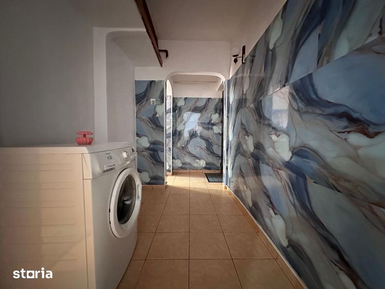 Apartament cu 3 camere nedecomandat în Micro 6