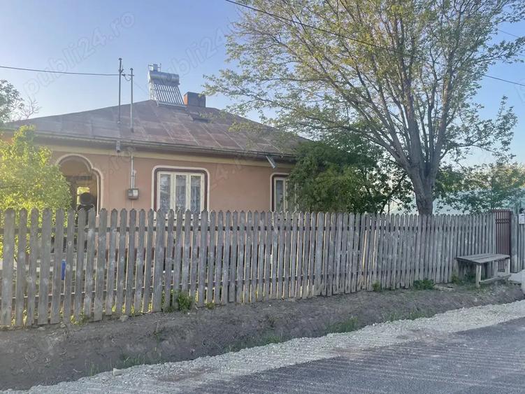 Casă cu 4 camere cu Teren 1125 Mp în Central