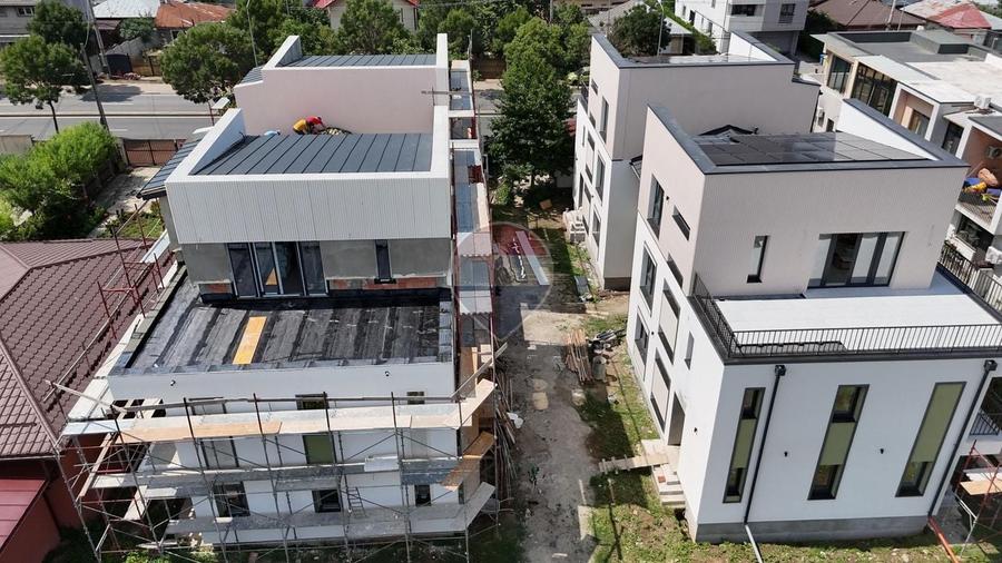 Casă cu 8 camere cu Teren 300 Mp în Ultracentral