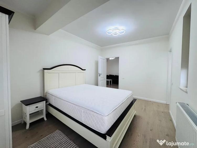 Apartament cu 3 camere semidecomandat în Banu Manta