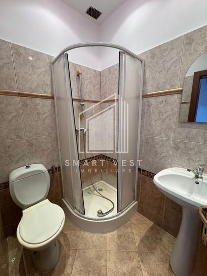 Casă individuală cu 8 camere cu Canalizare în Central