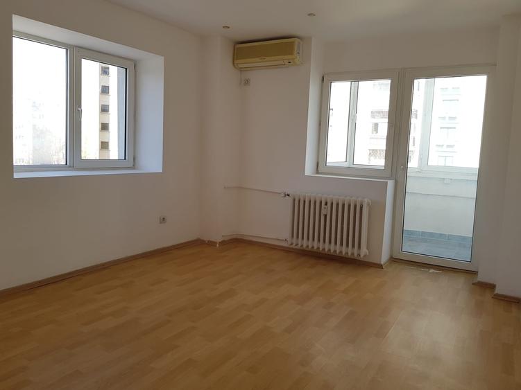 Apartament cu 3 camere decomandat în Decebal